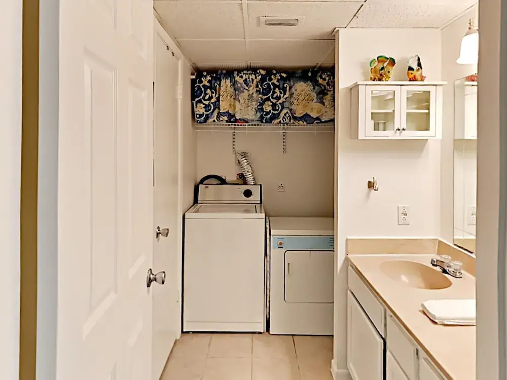 Nelray Shores - One Bedroom Condo