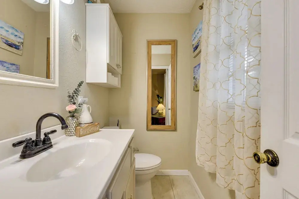 2 Mi to Beach, Near Airport: Heart of Fort Walton