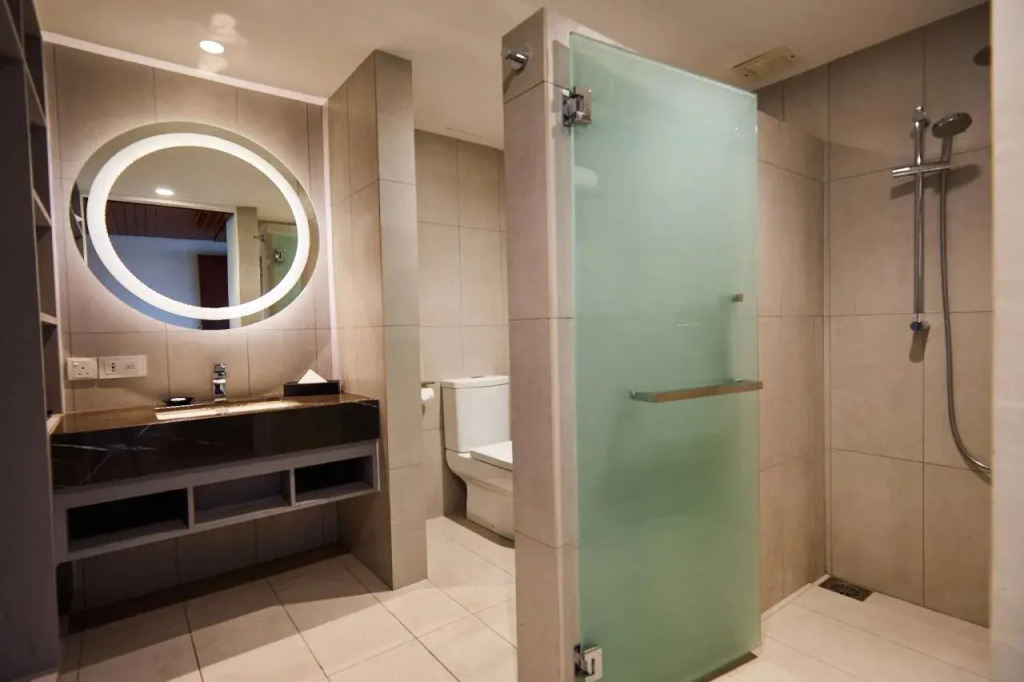 DoubleTree by Hilton Damai Laut