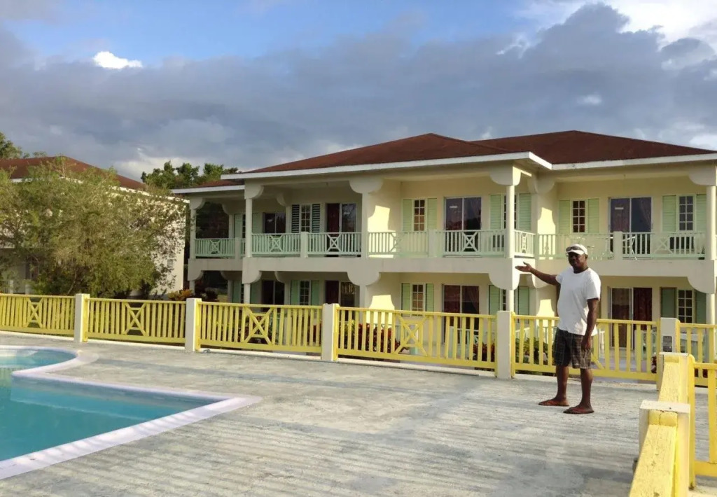 Royale Hummingbird Cliff Hotel