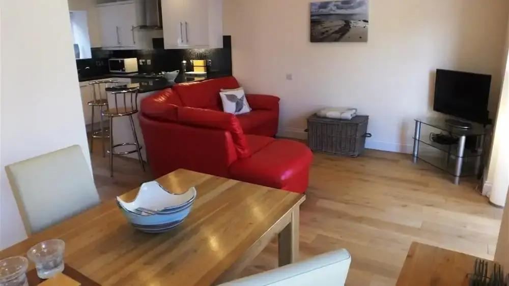 London House Apt. 2