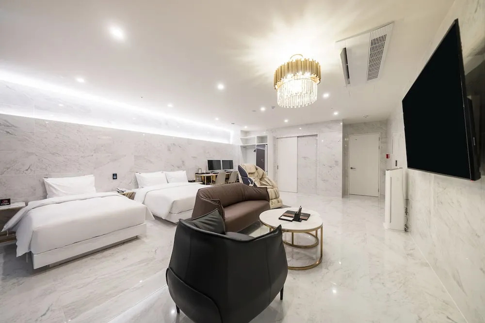 Hotel Four Star