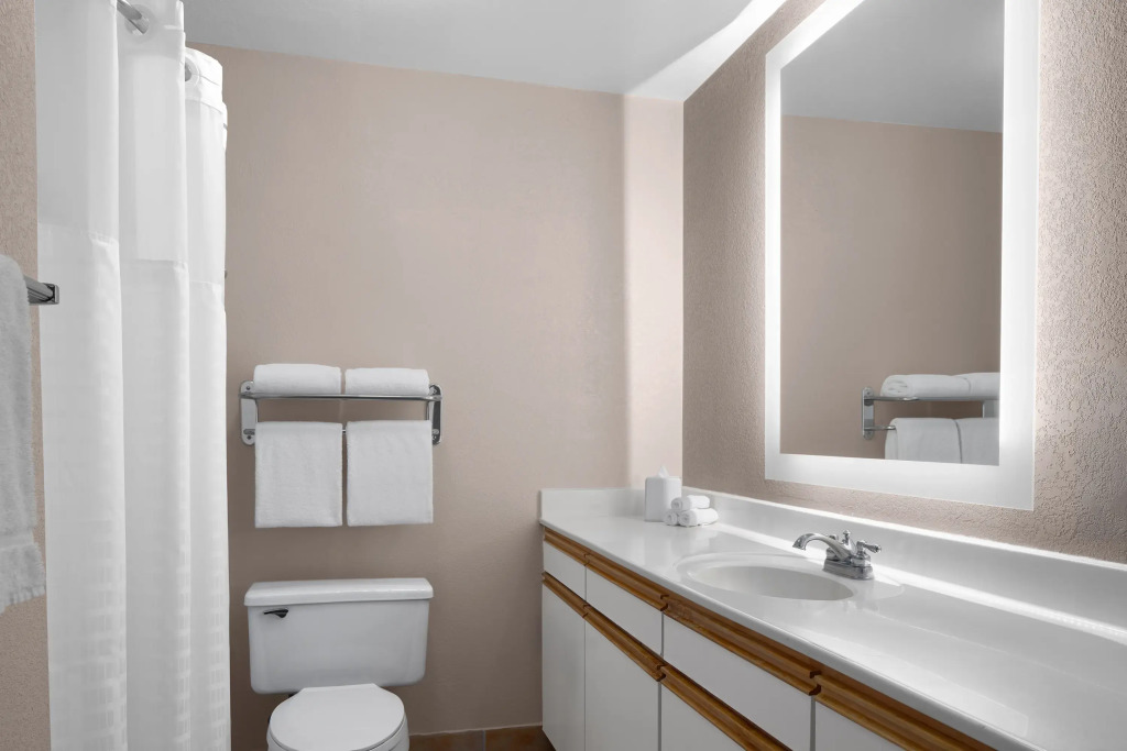 Larkspur Landing Extended Stay Suites Hillsboro