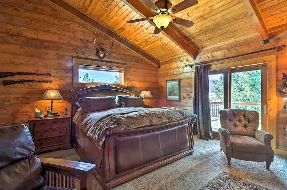 Luxury , Views, Hot Tub & Chef Kitchen 4 Bedroom Home by RedAwning