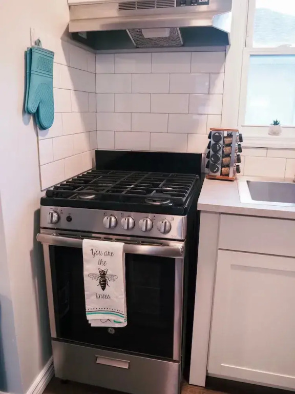 Apartment w Private Balcony Close to Beach