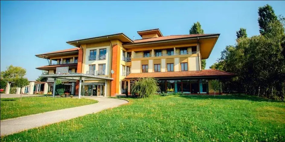 Hotel Legend
