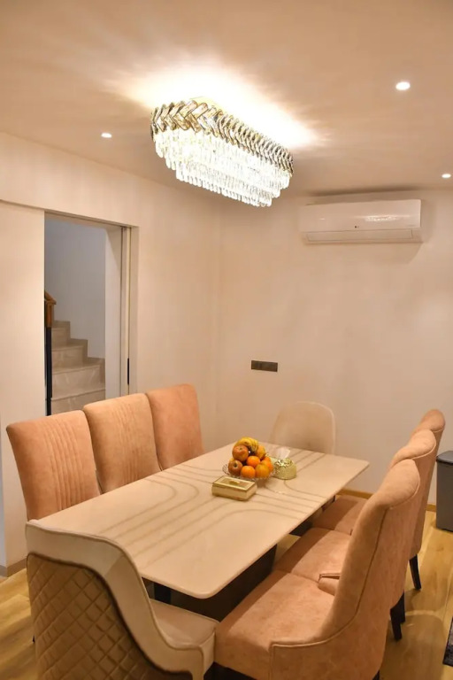 Luxuryhouse-3br-free Car & Driver-balcony-wifi