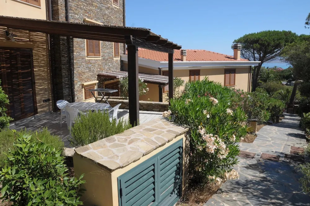 Apartment Sleeps 6 More 7 - Stintino