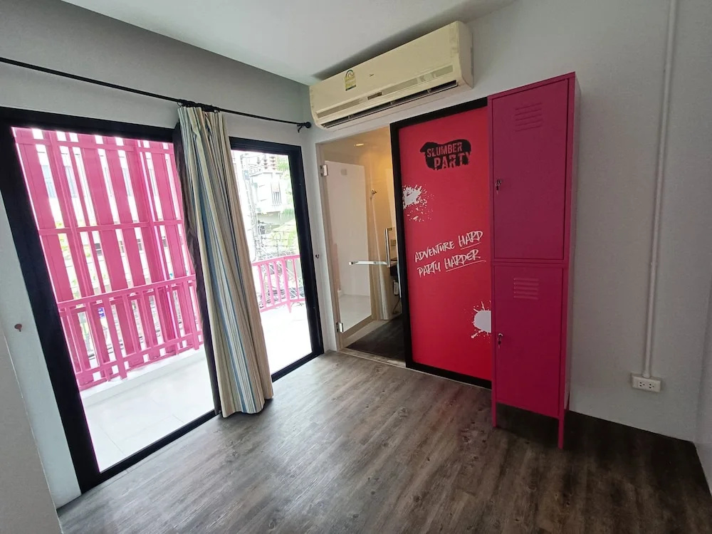 Slumber Surf Phuket Kata