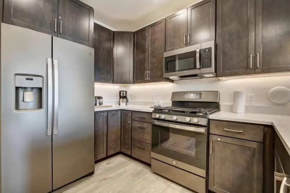 Clearwater Lofts - 3 Bedroom Luxury Condo Near Lakeside Village