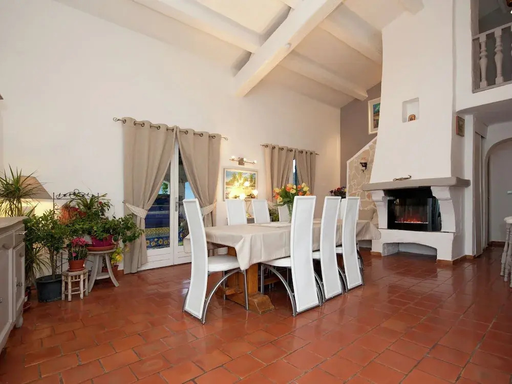 Villa in Bagnols with Pool & Near Nature Parks