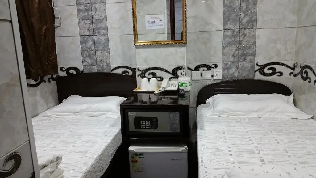 Gold Sparrow Hotel
