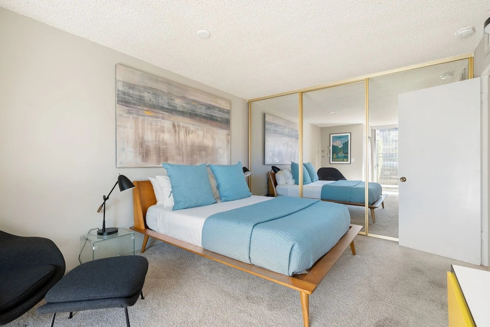 Mid-mod Krisel Getaway Walkable on El Paseo