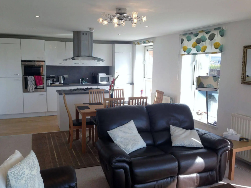 Glasgow Central Skyline Apartment
