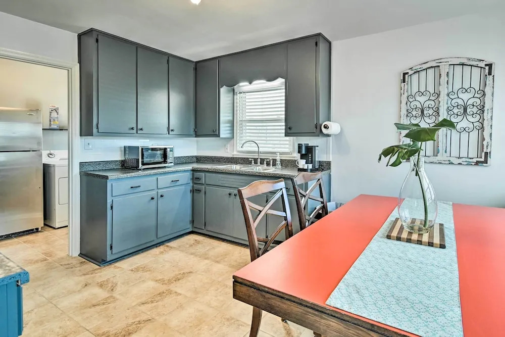 Charming Cave City Vacation Rental w/ Fire Pit