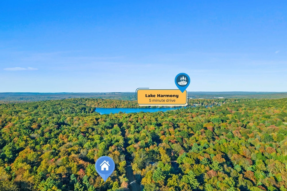 Poconos Speakeasy Hot Tub Dog-friendly Near Ski