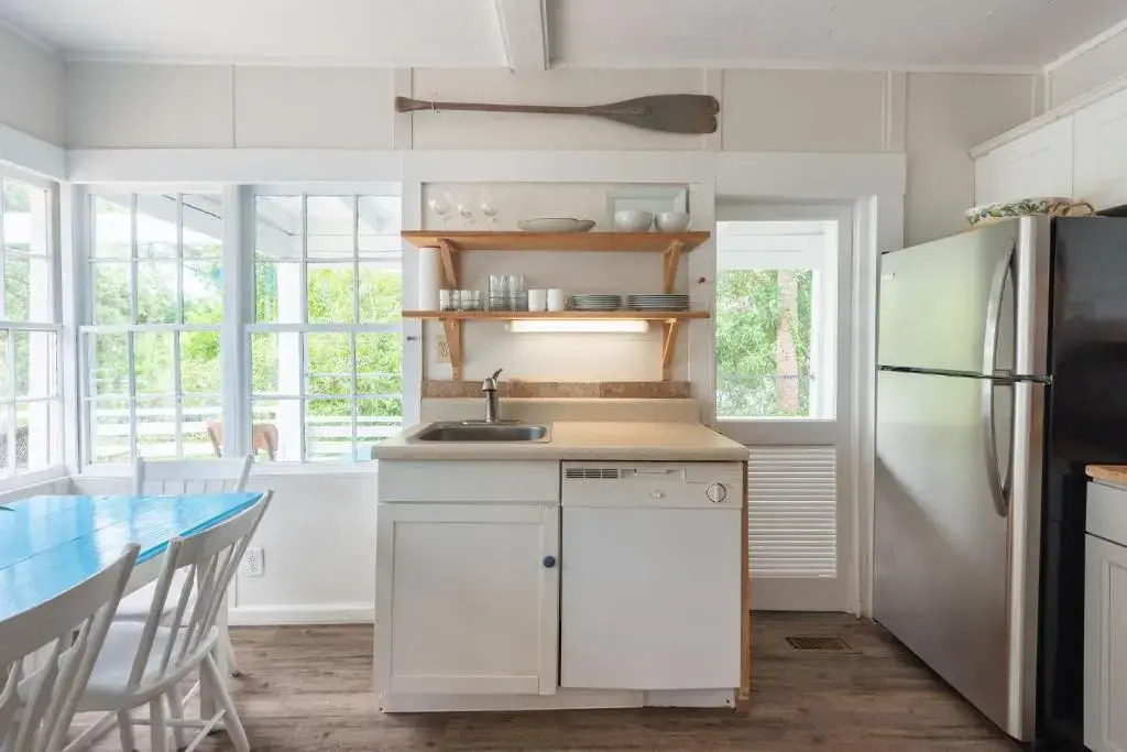 808 E Ashley - The Board and Batten - 3 Bedrooms near Ocean