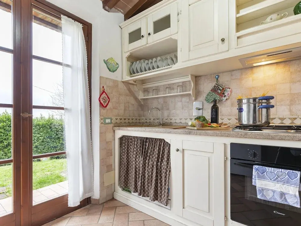 Refreshing Holiday Home in Casole D'elsa With Swimming Pool