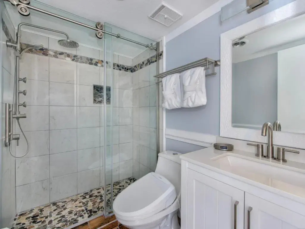 Tucked Inn 2101, Sleeps 4, Pool, Grill, Wifi