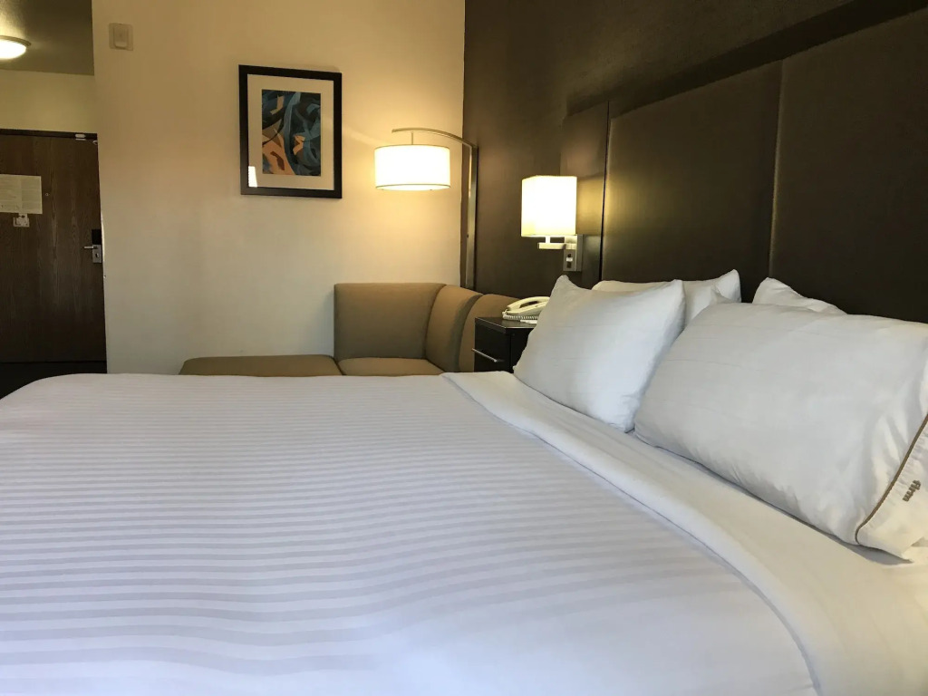 Holiday Inn Express & Suites Barstow - Route 66 by IHG