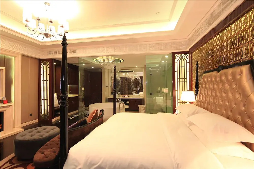 Eden Club House