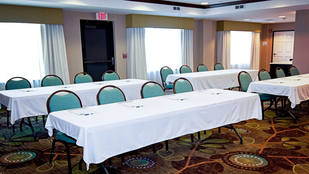 Holiday Inn Express Hotel & Suites Wichita Northeast by IHG