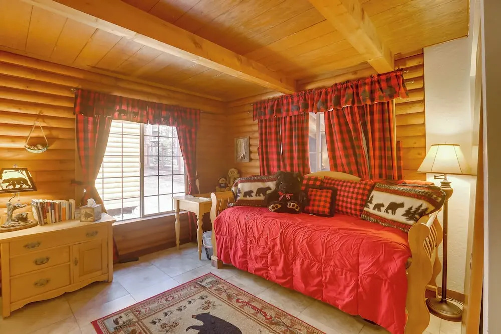 Authentic Log Cabin w/ Hot Tub in South Lake Tahoe