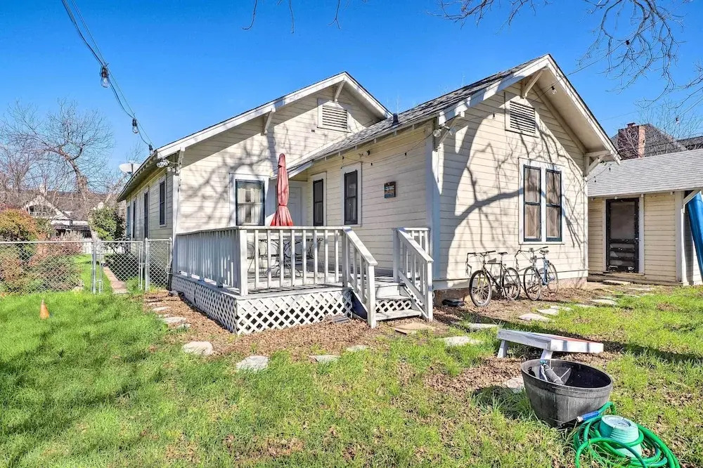 Georgetown Vacation Rental Close to Town Square