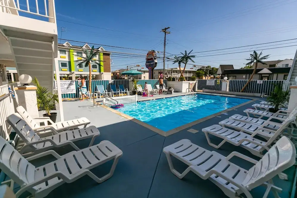 Daytona Inn and Suites