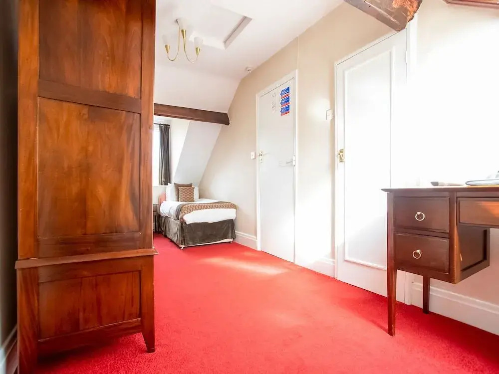 OYO Cliffemount Hotel