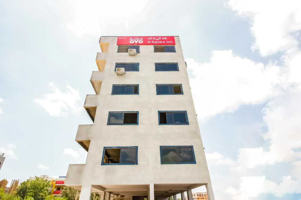 OYO 40305 R Square Inn