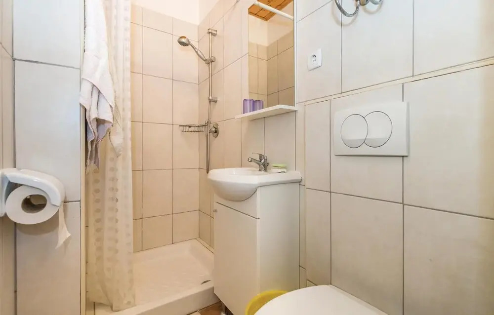 Awesome Home in Barbat-rab With Wifi and 3 Bedrooms