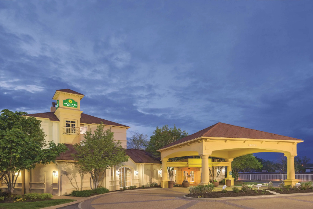 La Quinta by Wyndham St. Louis Westport