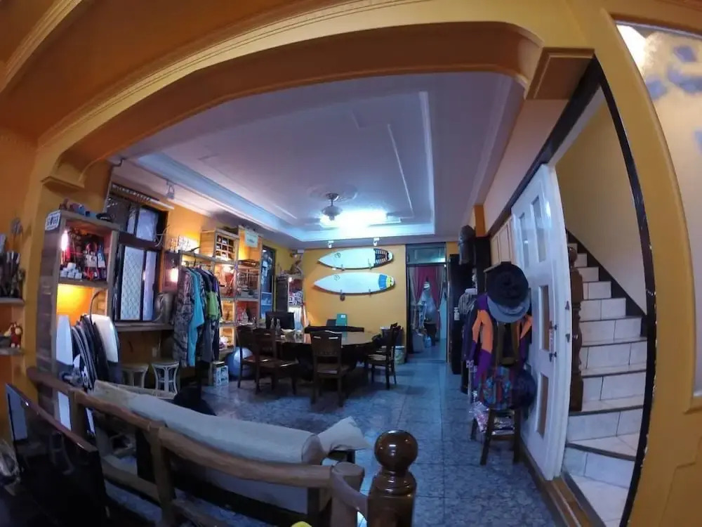 Donghe surf shop & Hostel