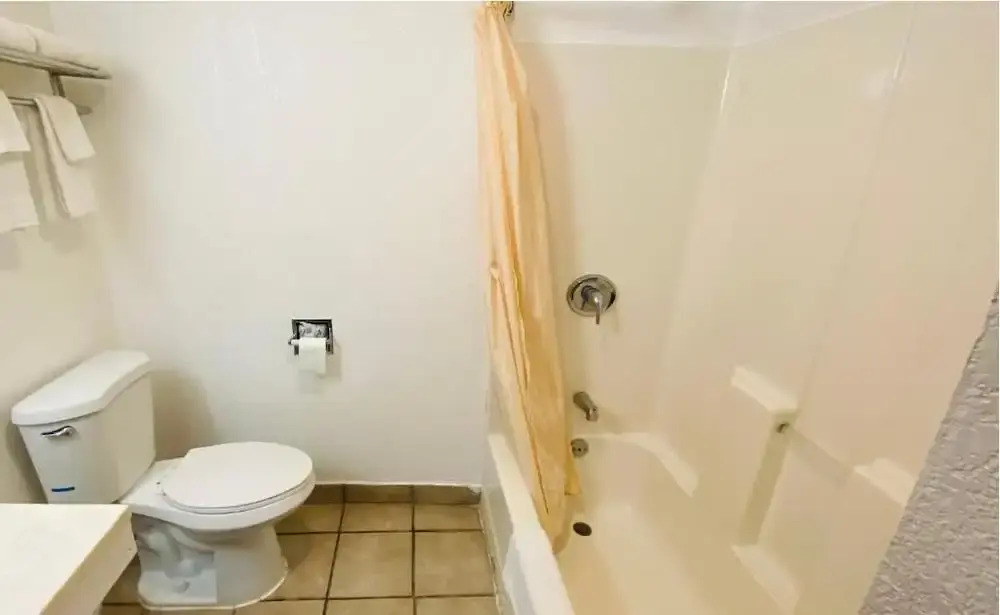 Budget Inn & Suites -Rates from 49 Dollars Only Super-Ice Cold,Comfortable Peaceful Rooms- Door-to-Door Lit Parking & Lowest Price plus HBO Max,Spanish TV, Internet free