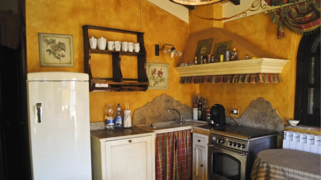Independent Farmhouse With 7 Bedrooms and Pool Lago Trasimeno-luna Chiara