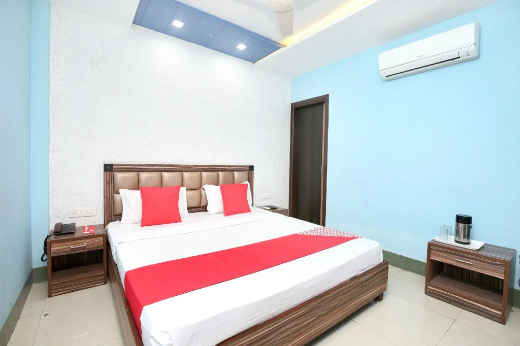 OYO 15030 Hotel ESS PEE Grand