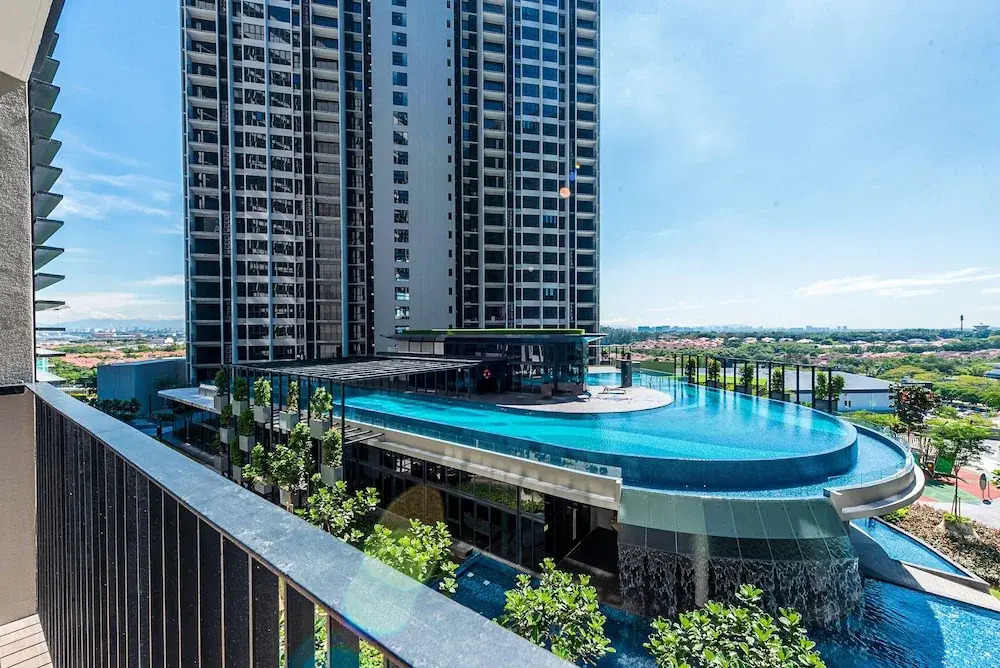 3BR Homestay with Pool View Bukit Rimau