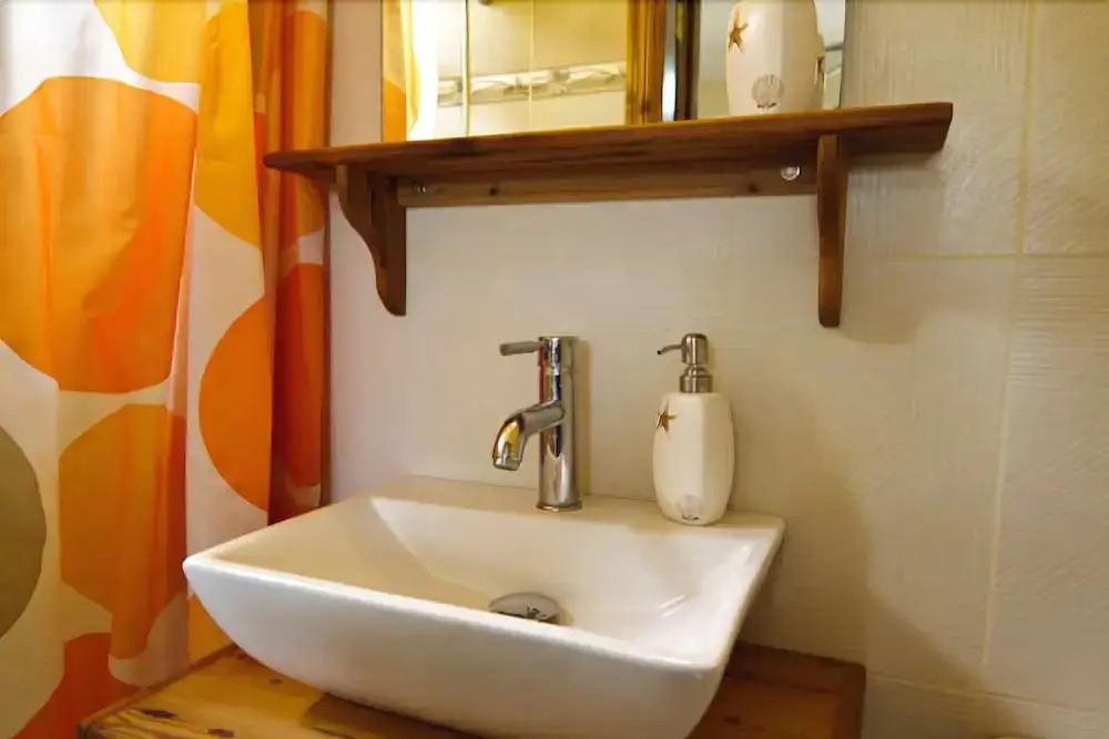 Mango Rooms