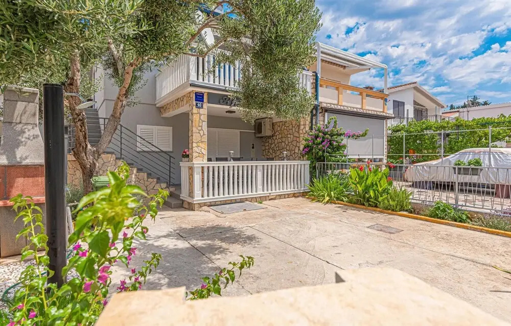 Nice Apartment in Pirovac With Wifi and 1 Bedrooms