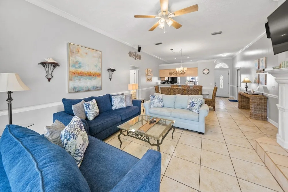 Sea-renity - 3 Br home by RedAwning
