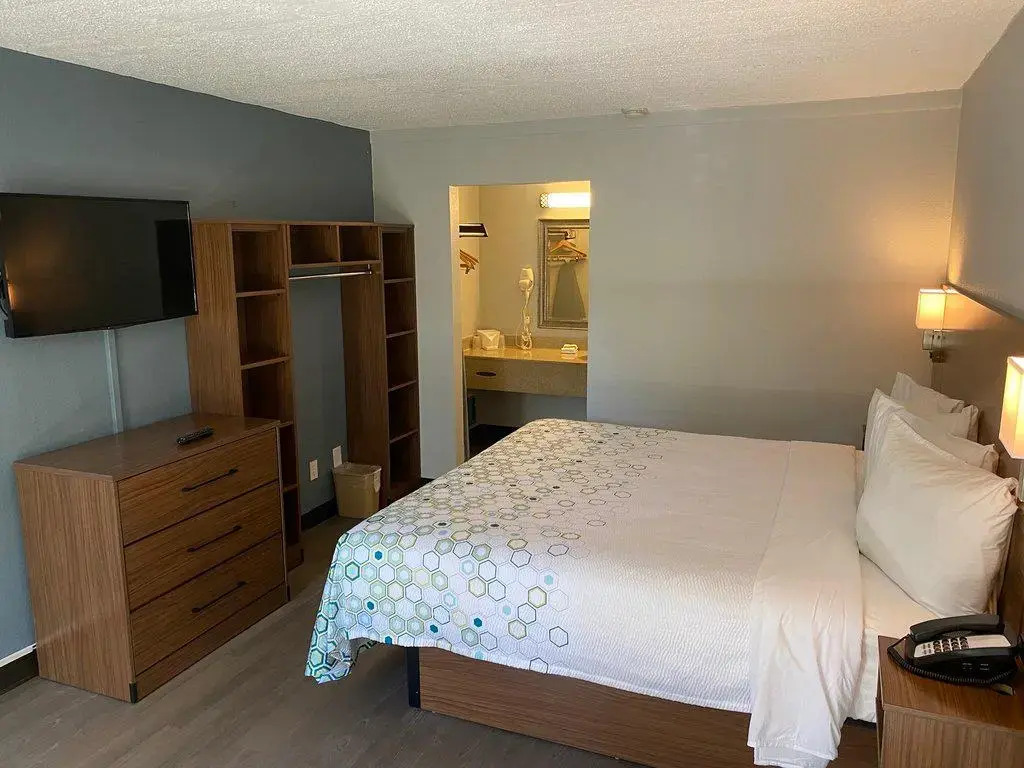 HomeTowne Studios by Red Roof Vero Beach - I-95