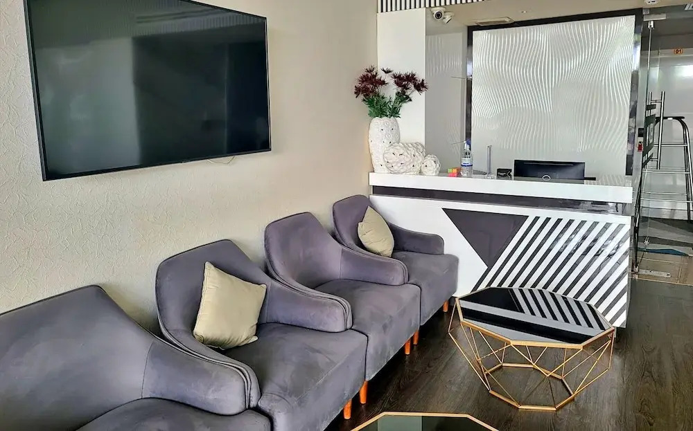HANZ The Moon Hotel 1