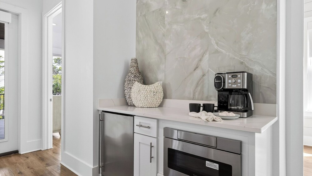 Sleeps 39 2 Luxe Homes w/ Free Golf Cart, Private Pool+spa 3 Blocks to Beach
