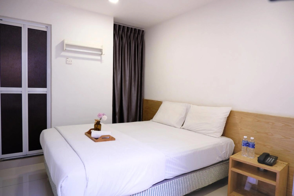 Iris Hotel