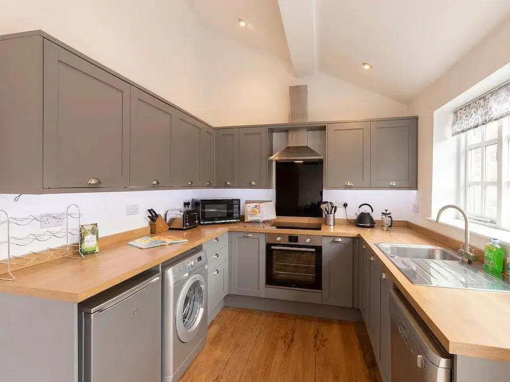 Beautifully Renovated 1880s Coach House With Hot Tub, on Edge of Peak District