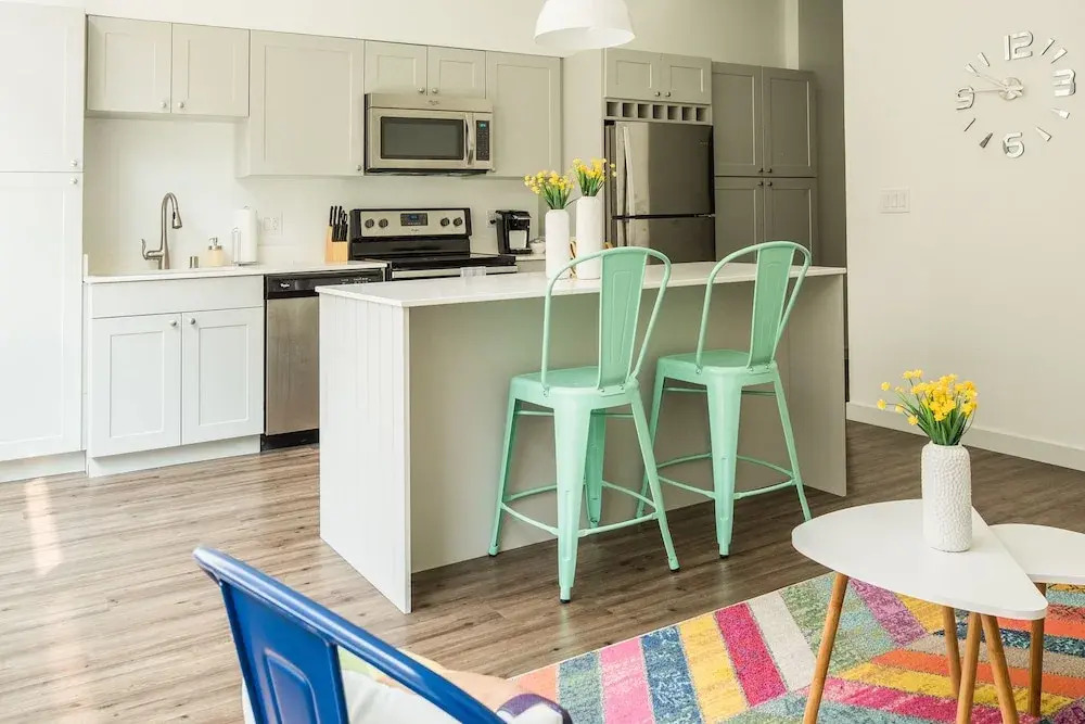 Centrally Located 1 BR and 2 BR Apts with Balcony by Frontdesk