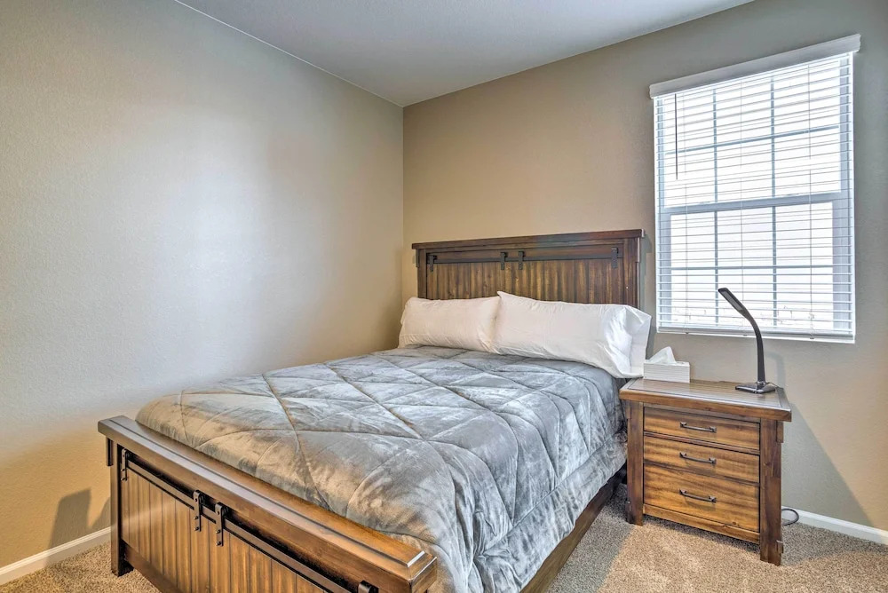 10 Mi to DIA: Spacious Aurora House w/ Yard