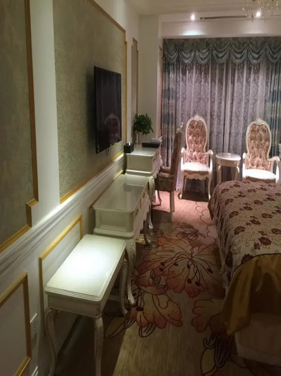 Hawaii Theme Hotel