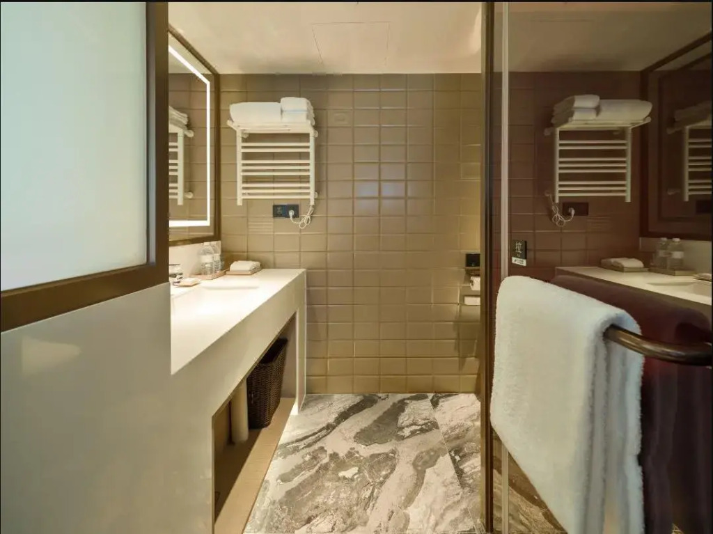 Donghu Collection Hotel